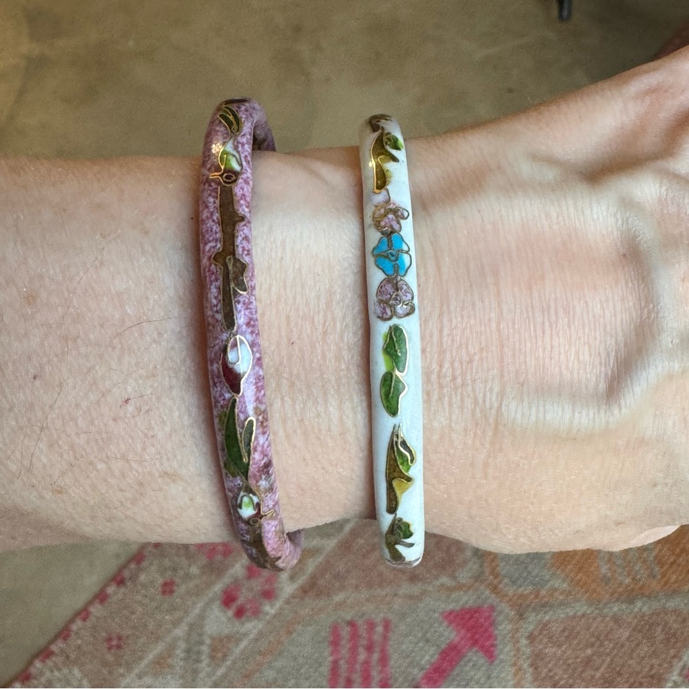 2 VTG Cloisonné Copper Asian Chinese Floral Enamel Bangle Set - White and Pink